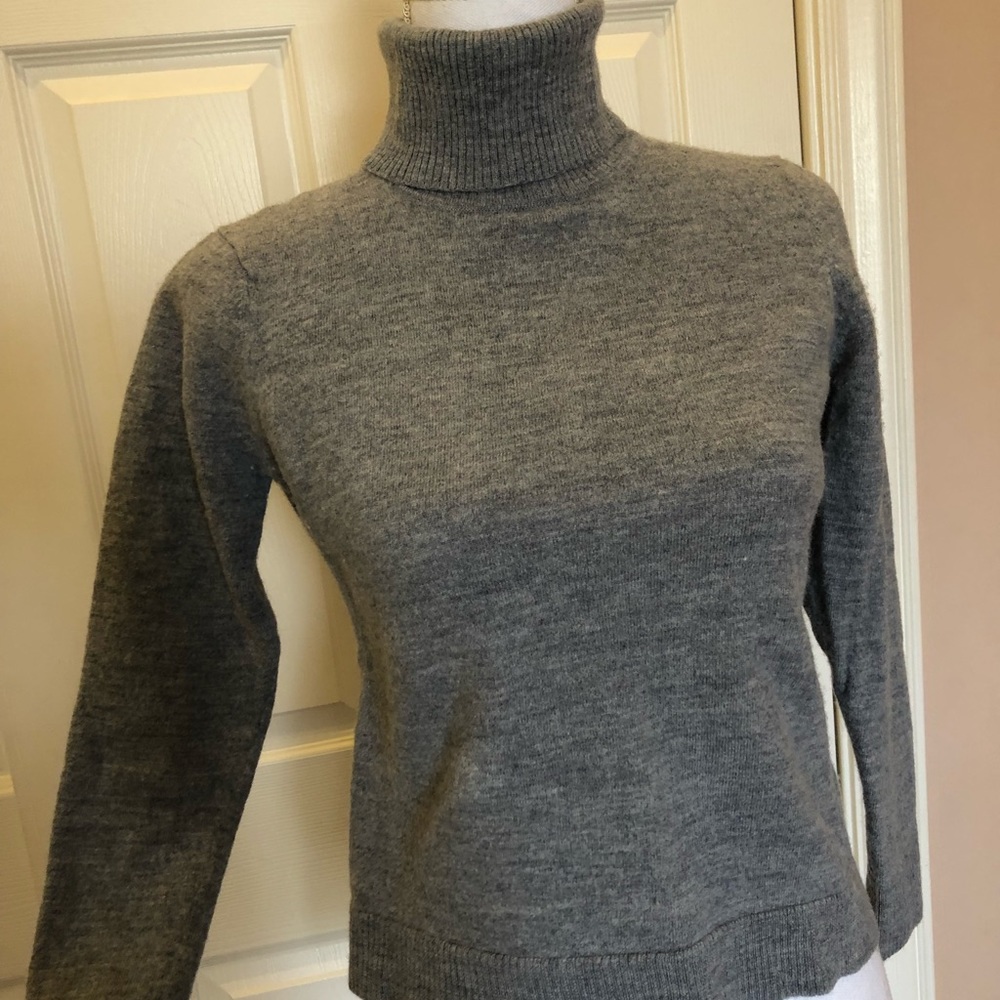 100% Wool Grey Turtleneck Sweater